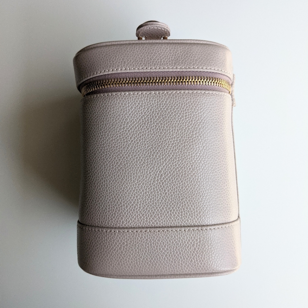 SOLD. Chanel Vintage Vanity Case - Picture 5 of 16